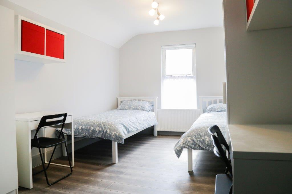 Twin bedroom ensuite (4A) in Phibsborough, Dublin