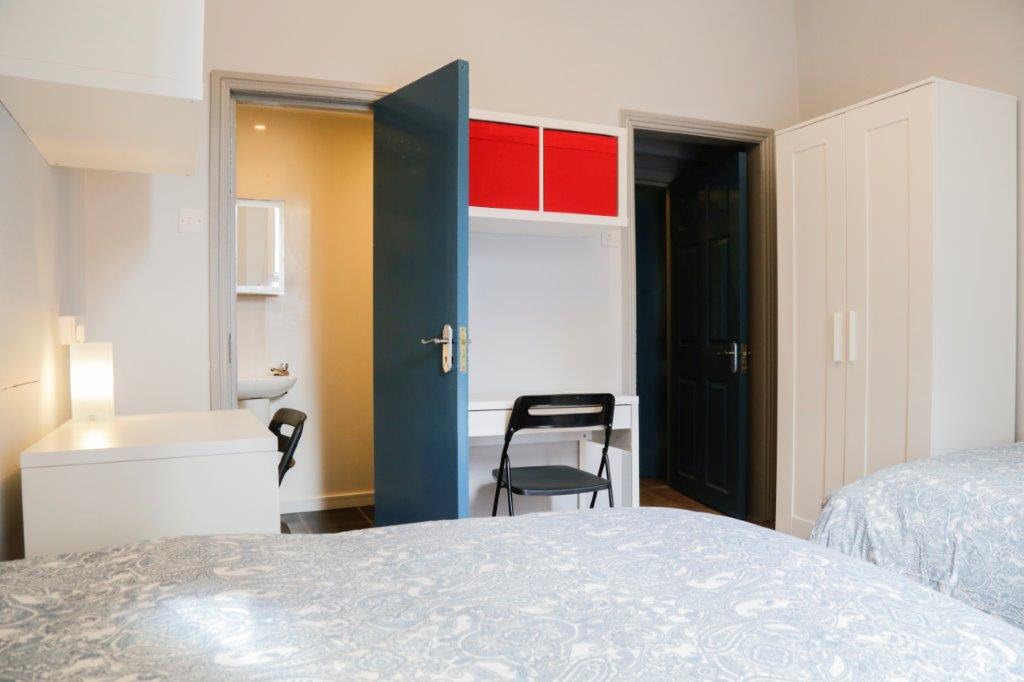 One bed for rent in Dublin, twin bedroom ensuite (2B)