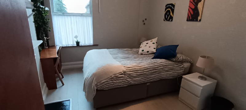 Spacious Double Room Near Dublin City – Stay in Glasnevin