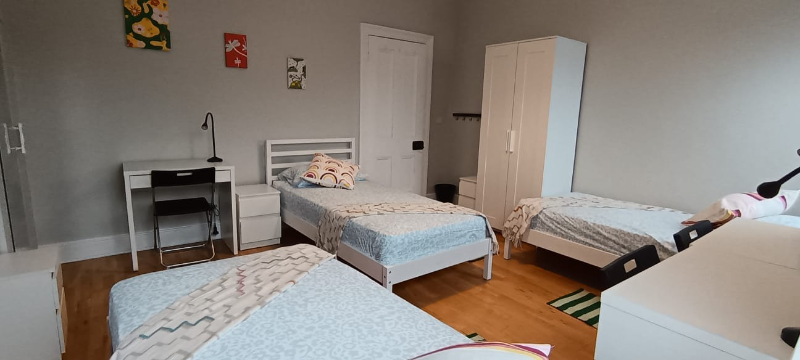 Spacious Triple Room Near Dublin City – Stay in Glasnevin