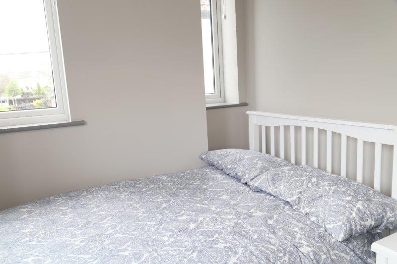 Bright Double Room R3 with Large Desk | 4-Bedroom House in Glasnevin, Dublin