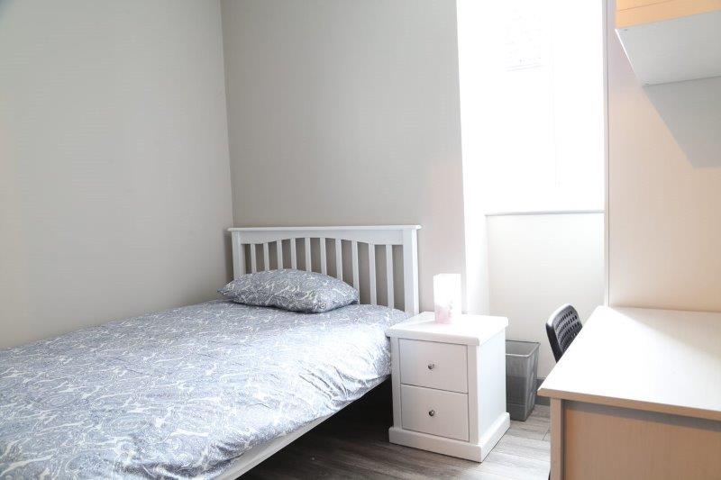 Cozy Single Room R2 with Desk | 4-Bedroom House in Glasnevin, Dublin